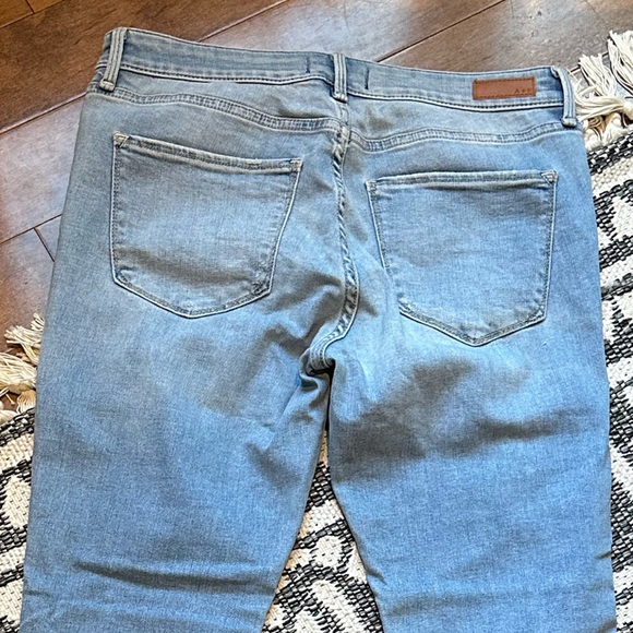 Abercrombie & Fitch Harper Ankle Distressed Raw Hem Jeans - Women’s Size 28 (6R) - Picture 4 of 10